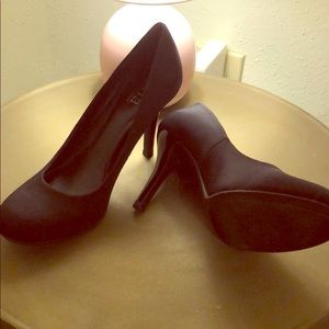 Black heels, great condition! Classic!